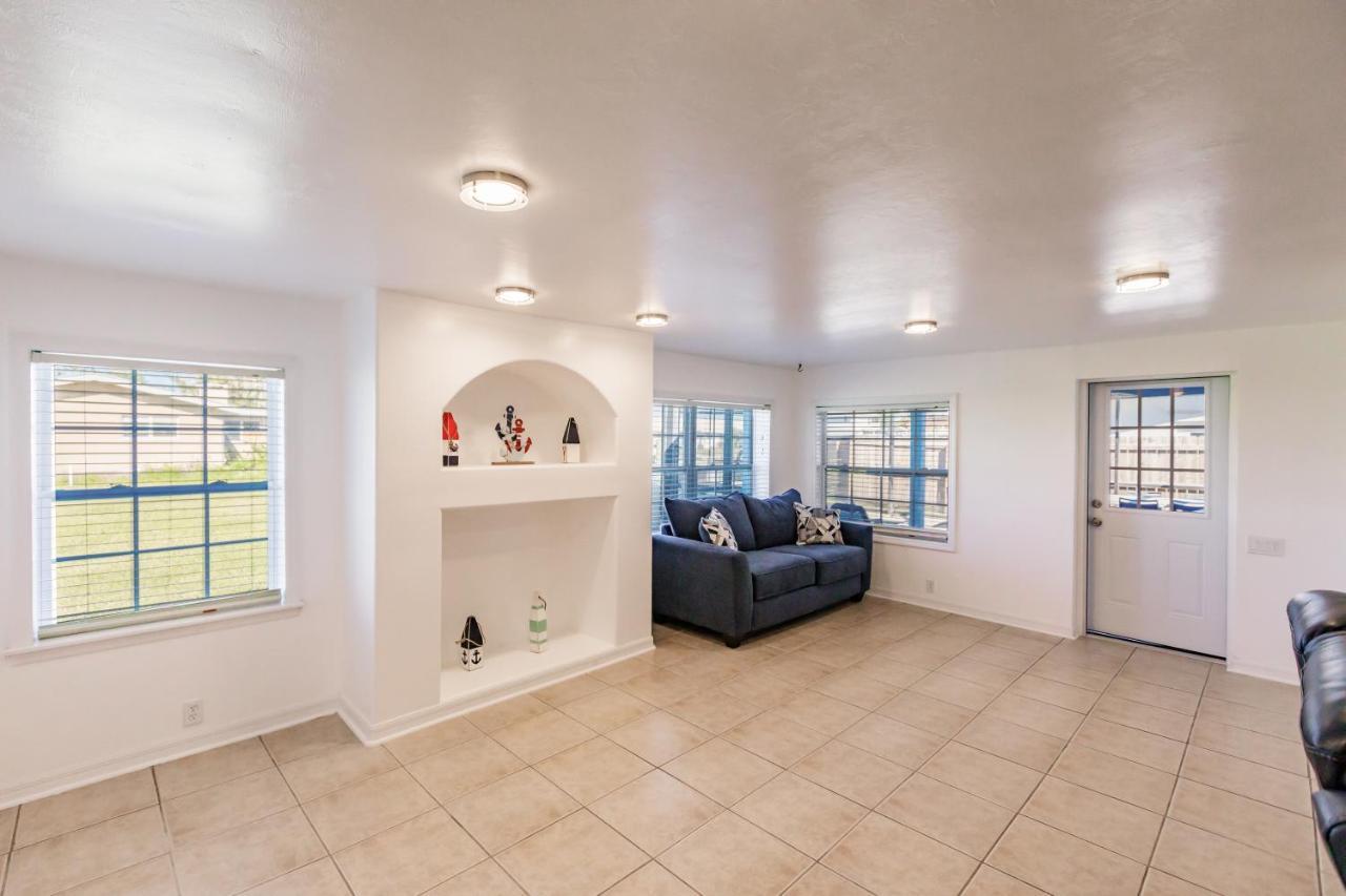 New! Dock Canal Family W/pool & Gulf Access! * North Fort Myers