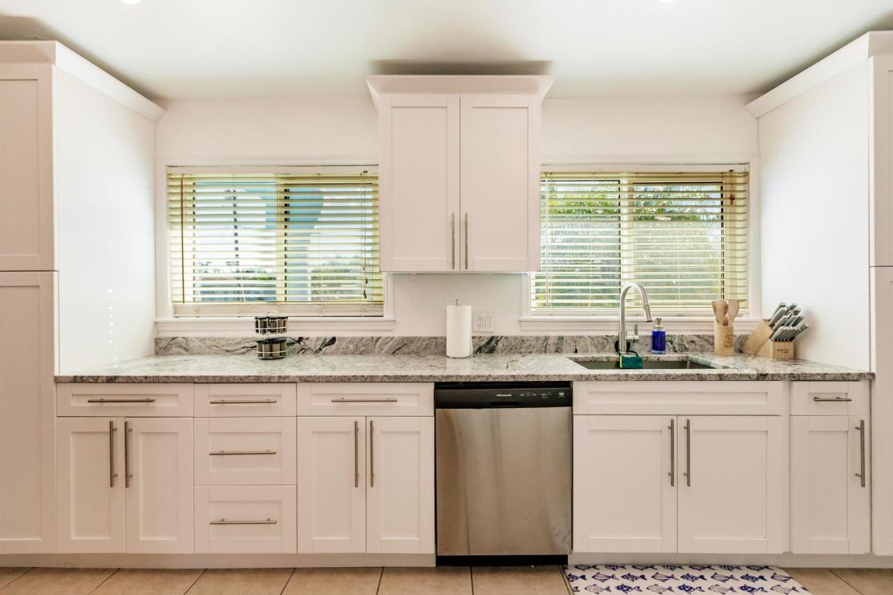New! Dock Canal Family W/pool & Gulf Access! Holiday home *