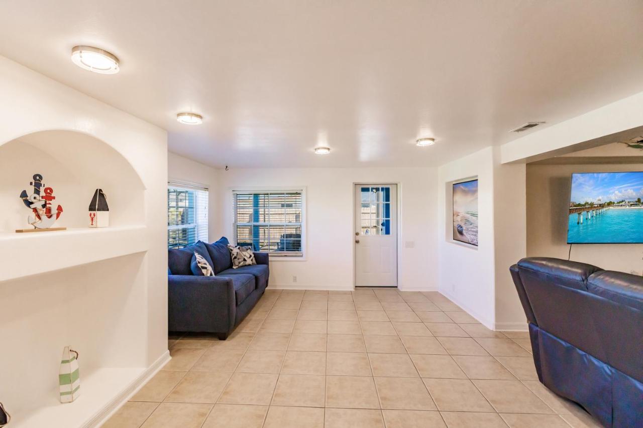 Holiday home New! Dock Canal Family W/pool & Gulf Access!