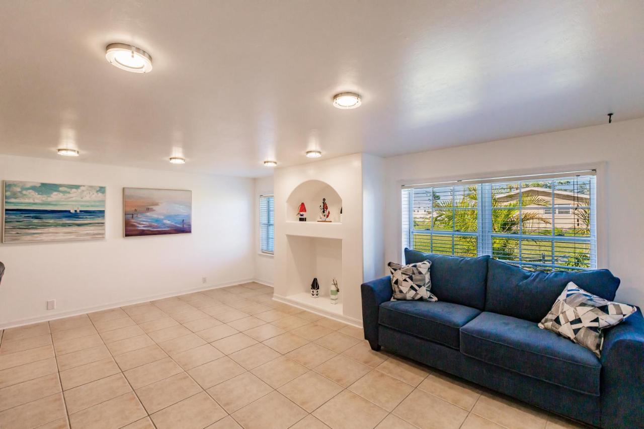 Holiday home New! Dock Canal Family W/pool & Gulf Access!