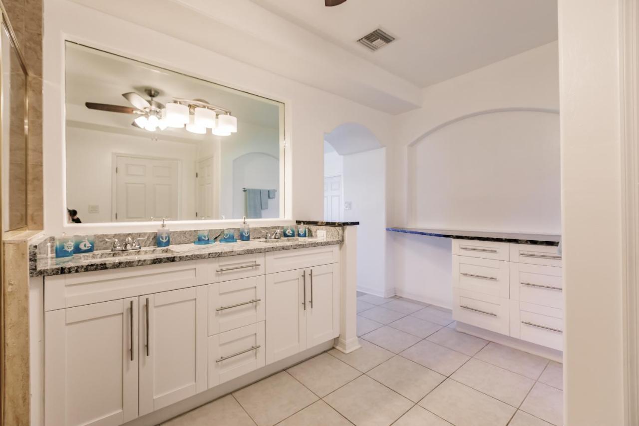 Holiday home New! Dock Canal Family W/pool & Gulf Access!