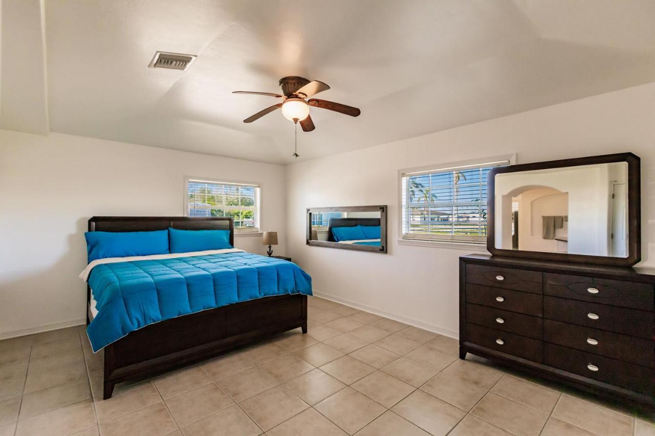 Holiday home New! Dock Canal Family W/pool & Gulf Access!