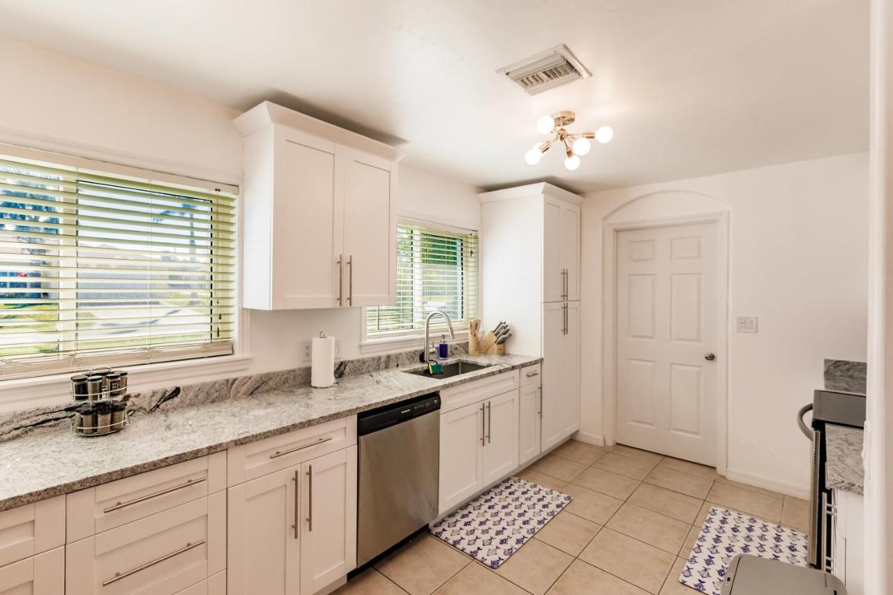 Holiday home New! Dock Canal Family W/pool & Gulf Access! *